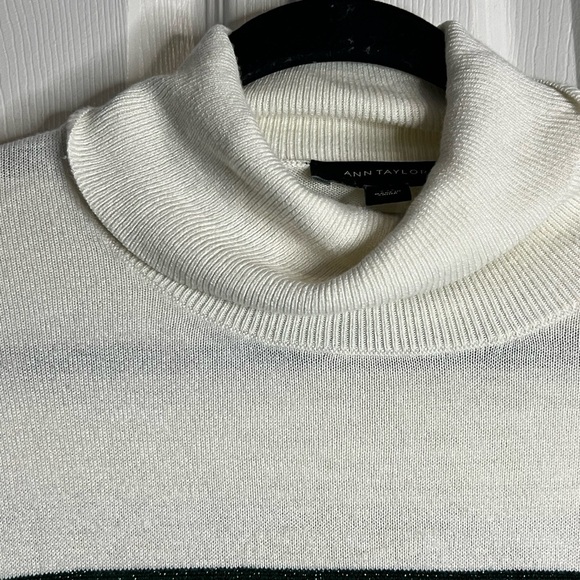 Ann Taylor Women’s Mock Neck top - Striped - Size XXL - Picture 3 of 7